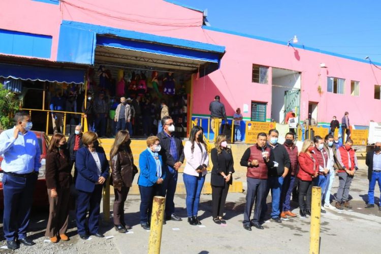 Xico y Pilar lo «tintaron» de azul; hoy Lalo Gattás le echa ganas al mercado Argüelless