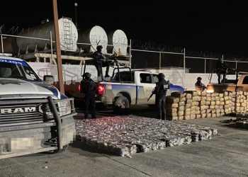 Aseguran mota, cargadores y balas en la frontera chica