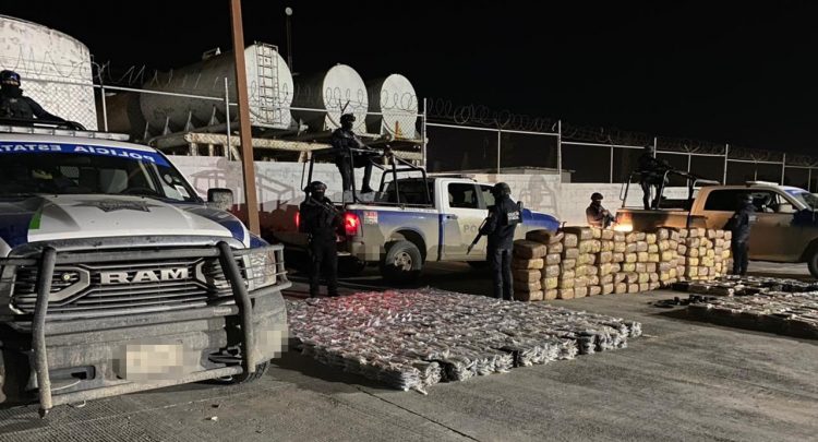 Aseguran mota, cargadores y balas en la frontera chica