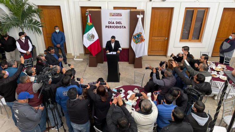 En «Día del Periodista» alcalde de Victoria se reúne con comunicadores