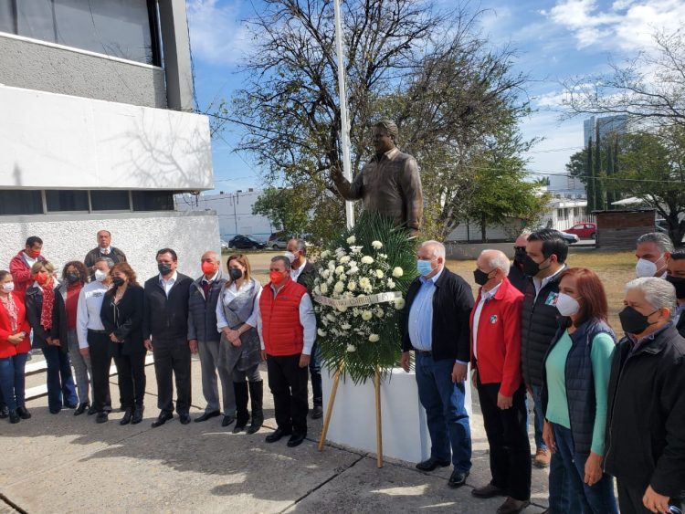 Con olvido de sus familiares, PRI rinde homenaje a Rodolfo Torre en aniversario de su natalicio