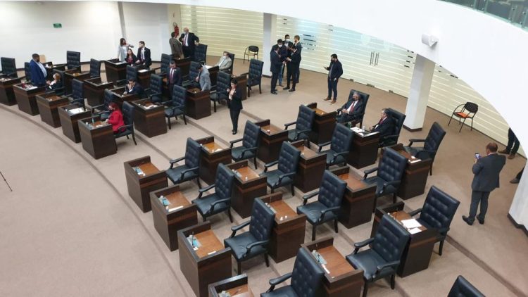 PAN y PRI “revientan” sesión del Congreso… Diputados echan a correr a mitad de sesión
