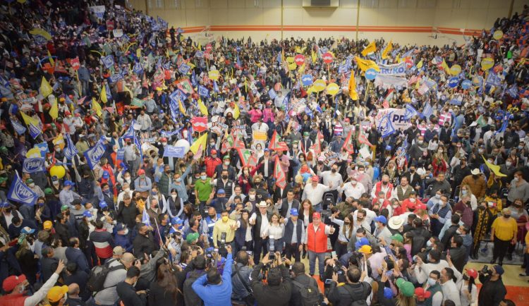 Superando expectativas, El Truco cierra precampaña ante miles