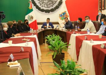 Gobierno de Victoria reconoce a damas por su entrega en defensa de la mujer