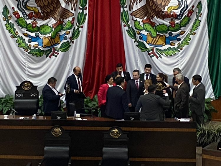 Batalla campal en el Congreso: Morena “revienta” sesión