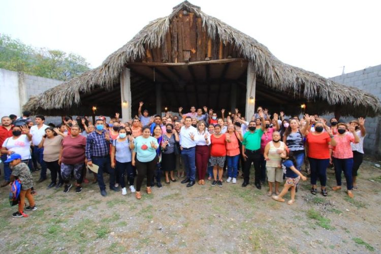 Lalo Gattás sigue gastando suela por las colonias populares de la Villa de Aguayo