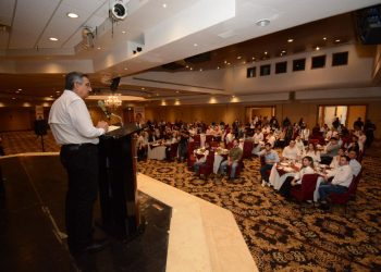 Ava se compromete con los agentes aduanales de Nuevo Laredo