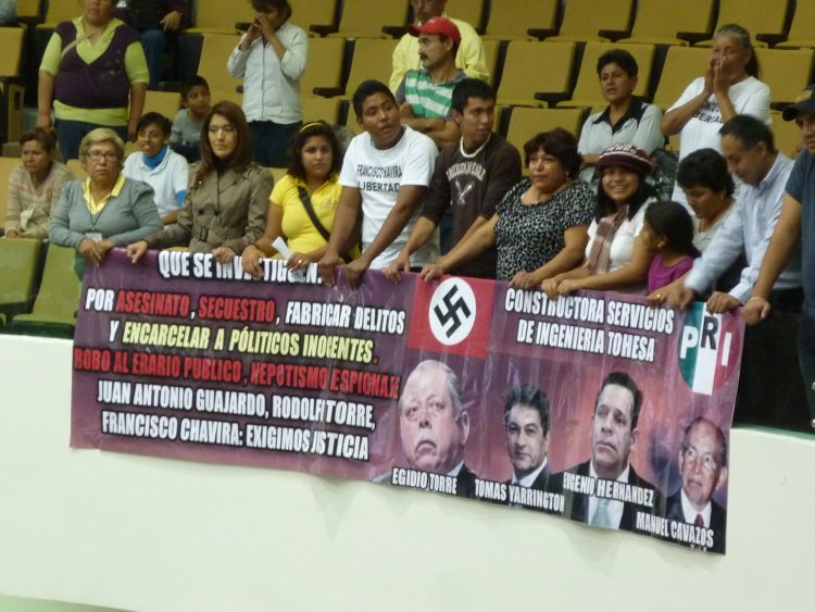 Ni con el pétalo de un barrote