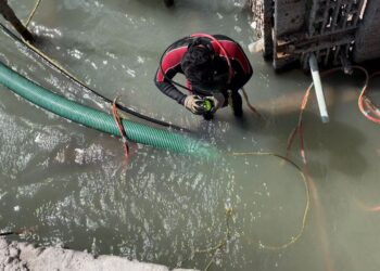 Buzos terminan desazolve de estación  bombeo en presa Vicente Guerrero