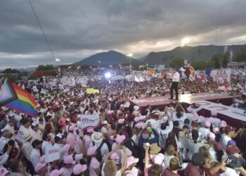 Ante miles cierra campaña AVA: Nuestro triunfo es irreversible