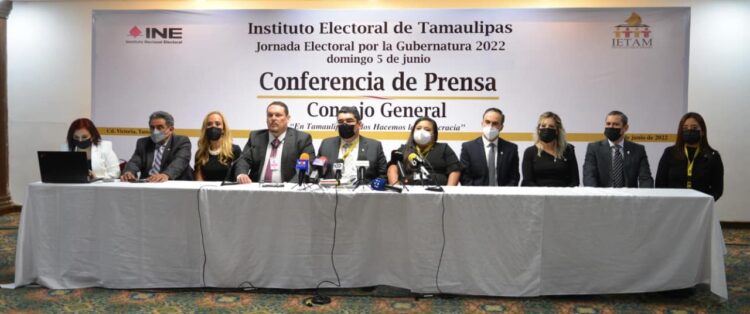 En Reynosa encierran a funcionarios de casilla; Tampico arrojan pedazos de pollo crudo