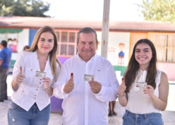 El jefe estatal del PRI votó en Río  Bravo