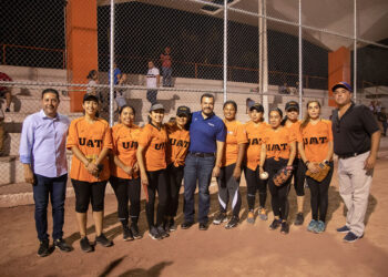 Entrega el Rector premios del torneo de softbol de la UAT