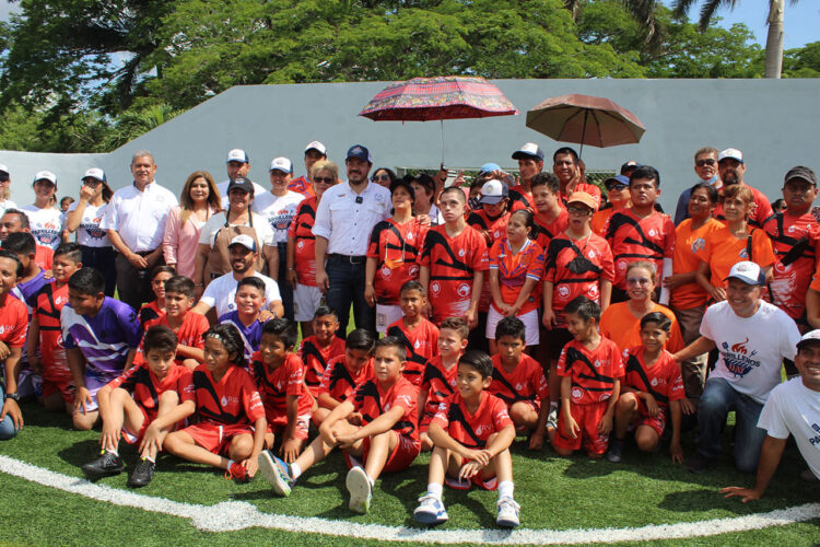 Rector de la UAT inaugura cancha de futbol rápido en Campus del Sur