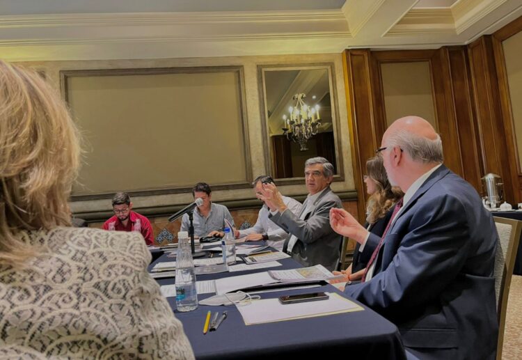 Américo se reúne con empresarios para analizar proyectos estratégicos