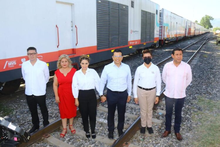 Llega a Victoria «Dr. Vagón»; lo activan el alcalde Gattás y su esposa Lucía