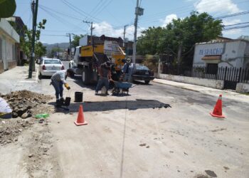 Hay vacaciones pero Gattás bachea calles de la antigua Villa de Aguayo