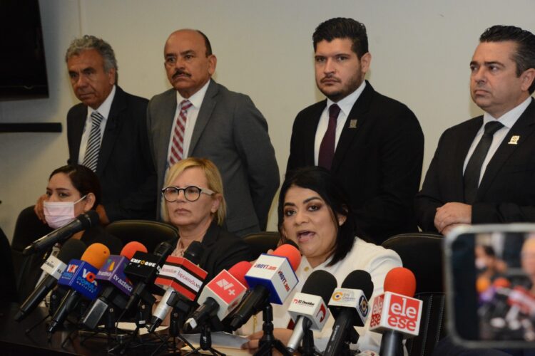 Una «turba de maleantes legislativos»: Morena
