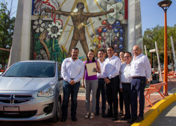 Entrega UAT premios en beneficio del personal docente