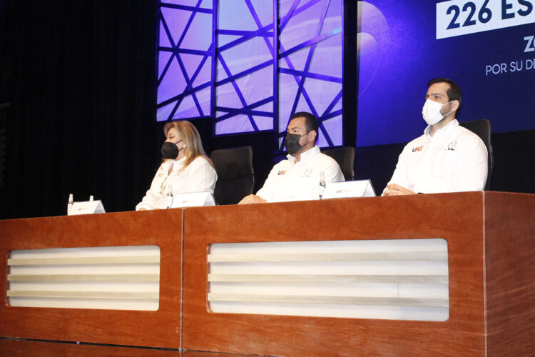 Reconoce UAT a estudiantes de excelencia Campus Tampico