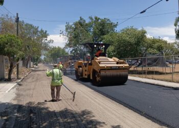 Lalo Gattás le cumple a fraccionamiento Las Flores