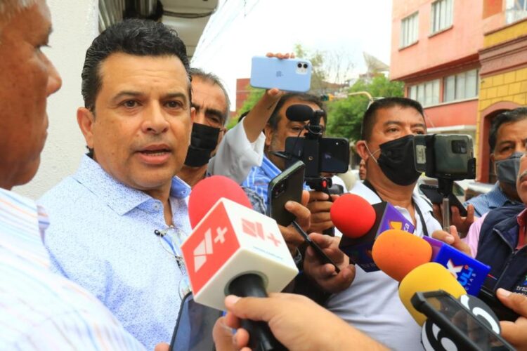 3 garrafones de agua purificada para colonias: Lalo Gattás