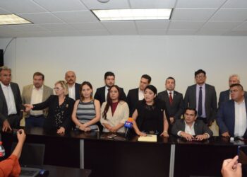 El uno de octubre, a primera hora, Cabeza rendirá cuentas ante la justicia: Diputados de Morena