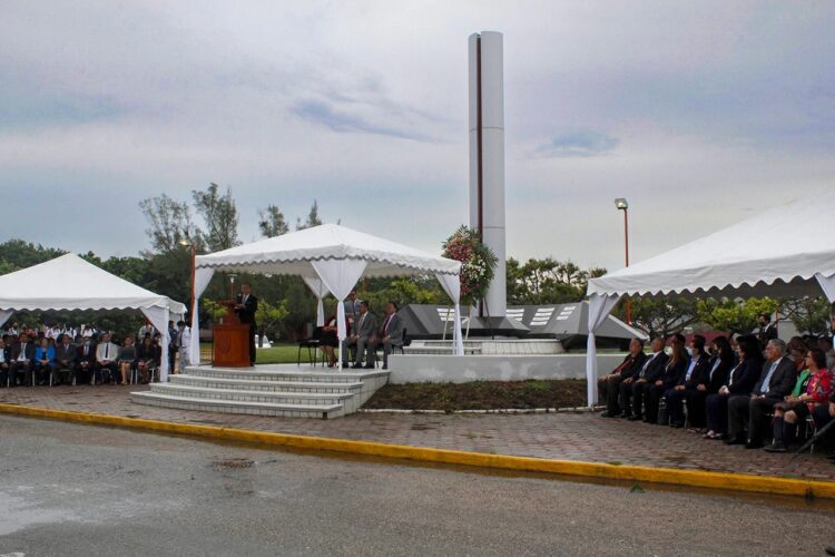 La UAT rinde homenaje a sus fundadores; preside Rector Guillermo Mendoza