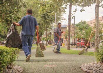 Aun con lluvias, municipio redobla esfuerzos para embellecer Victoria