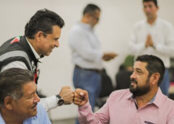 Alcalde Lalo Gattás se reúne con líderes sindicales y civiles