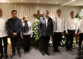 A nombre de AMLO, Américo da pésame a familia de senador fallecido