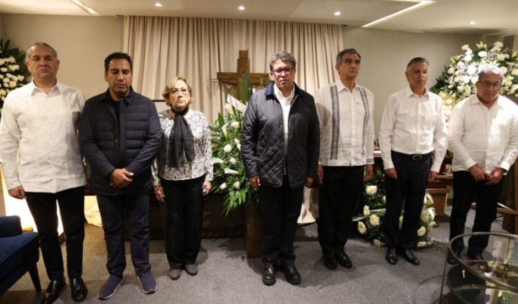 A nombre de AMLO, Américo da pésame a familia de senador fallecido