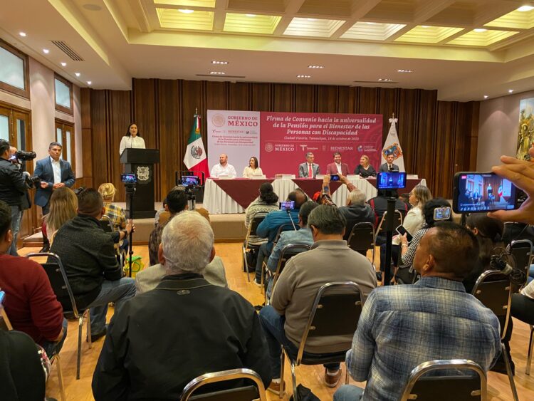 Cabeza no quiso apoyarlos; Américo firma acuerdo para beneficiar a todos los discapacitados de Tamaulipas