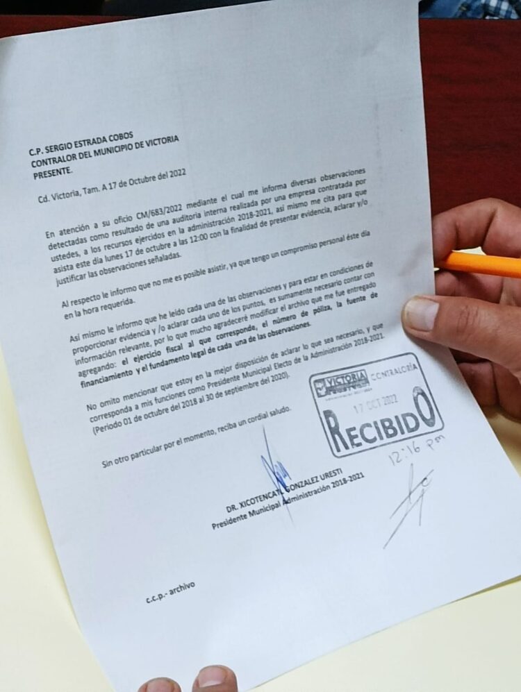 La lumbre se le acerca a Xico