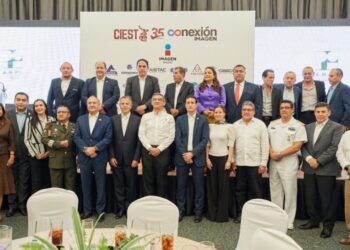 Me aboco todos los días a la seguridad: Américo a empresarios