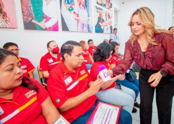 DIF Victoria y donativo de Oxxo iluminan fundación Cachito de Luz