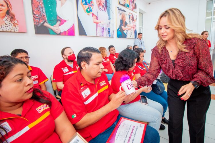 DIF Victoria y donativo de Oxxo iluminan fundación Cachito de Luz