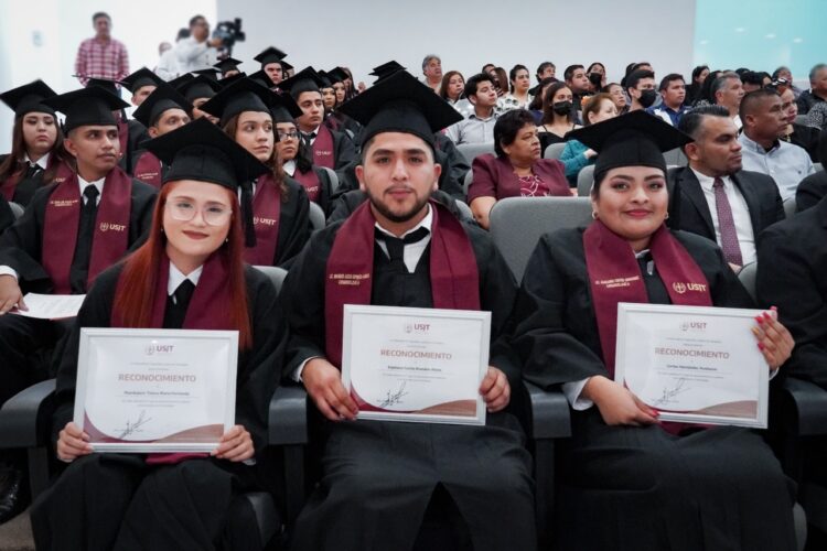 Universidad de Seguridad entrega 65 graduados en Criminología