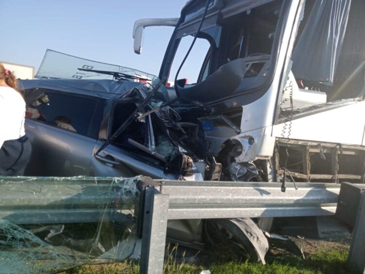 Choca Transpaís en la «joroba» de Guémez, carretera a Matamoros