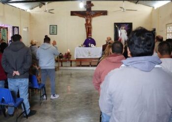 Visita el Obispo Oscar Tamez, penal de Victoria