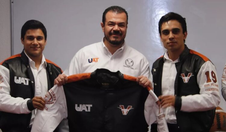 Rector entrega chamarras a Cuernos Largos FMVZ, campeones de la LUFAUAT