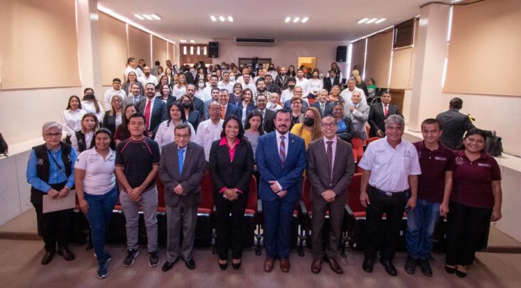Rinde protesta la Dra. Fernanda González como directora de la UAMCEH-UAT