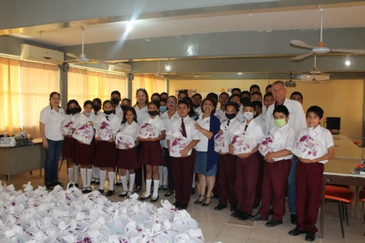 En vacaciones, niños seguirán recibiendo desayunos escolares