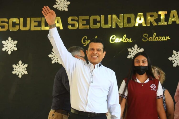 Garantiza alcalde agua en escuelas de Victoria
