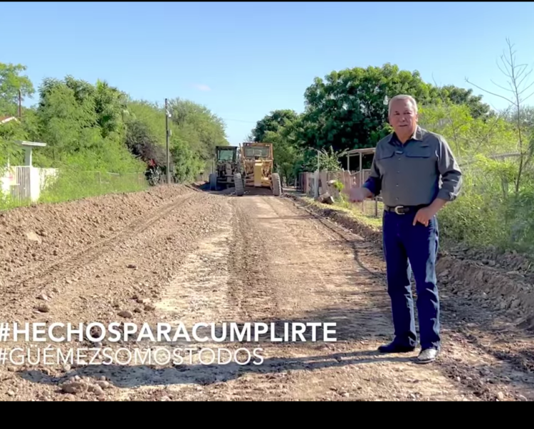 Ayuntamiento de Guémez pavimenta camino en Flores Magón