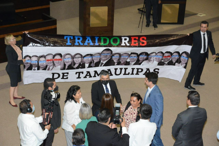 Se queda vestido y alborotado