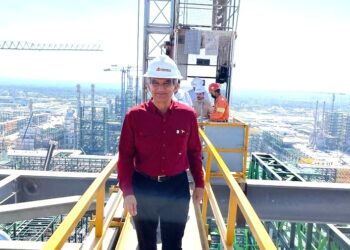 Visita AVA refinería Dos Bocas; se entrevista con tamaulipecos