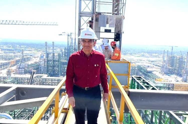 Visita AVA refinería Dos Bocas; se entrevista con tamaulipecos