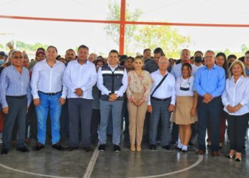 Compromiso cumplido: Gattás entrega aula en preparatoria