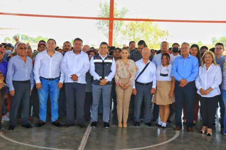 Compromiso cumplido: Gattás entrega aula en preparatoria